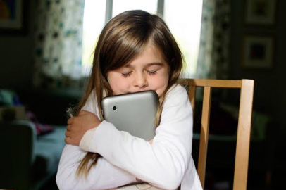 Çocuklarda Cep Telefonu Kullanımı Göz Sağlığını Tehdit Ediyor