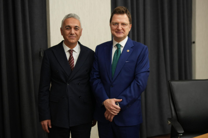 Hekimsen: Hukuk ile Tıbbi Uygulamalar Arasındaki Uyumsuzluk Hekimler Üzerinde Ciddi Baskı Oluşturuyor