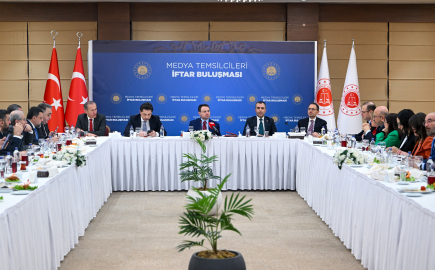 Bakan Gürlek, medya temsilcileri ile iftarda bir araya geldi