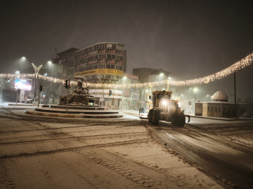 Van'da 143 yerleşim yerinin yolu kardan kapandı