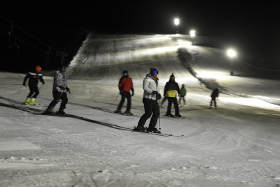 Bitlis’teki Kayak Merkezi’nde ilk kez gece kayağı heyecanı