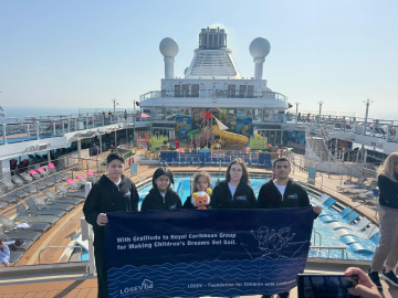 Lösemiyi yenip, gemiyle Çin ve Güney Kore'yi gezdiler