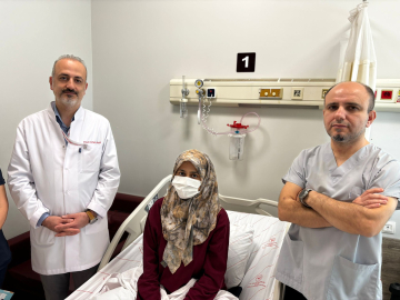 Tatile geldiği Antalya'da kanser olduğunu öğrendi; öğrencilerine kavuşacağı günü iple çekiyor