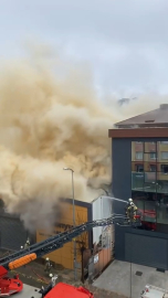 İstanbul - Ataşehir'de 2 katlı iş yerinde çıkan yangın söndürüldü