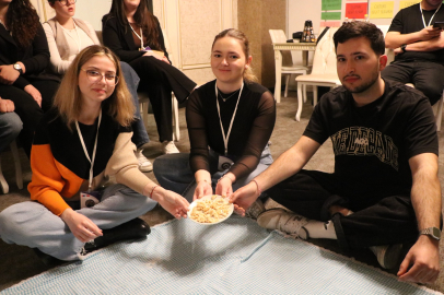 Kayseri’ye gelen Erasmus öğrencileri mantı açtı