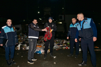 İstanbul- Esenyurt'ta işçilerin çöpte bulduğu 1 milyon 200 bin liralık altın sahibine teslim edildi