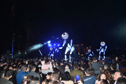 25’inci Uluslararası Adana Tiyatro Festivali, renkli kortejle ‘Perde’ dedi