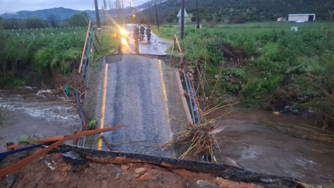 Milas’ta sağanakta köprü çöktü