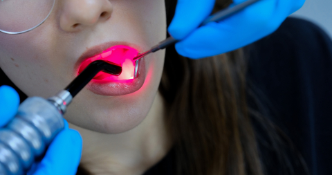 Doç. Dr. Altan’ın ‘hasarlı dokuların tamiri için düşük doz lazer tedavisi’ araştırması uluslararası dergide