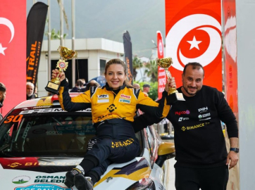 Türkiye'nin ilk engelli kadın pilotu Kübra Denizci Keskin'den podyumda çifte başarı