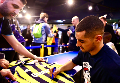 Fenerbahçeli N'Golo Kante ve Levent Mercan imza gününde taraftarlarla buluştu