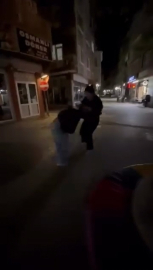 Bursa'da genç kızların saç saça kavgası kamerada