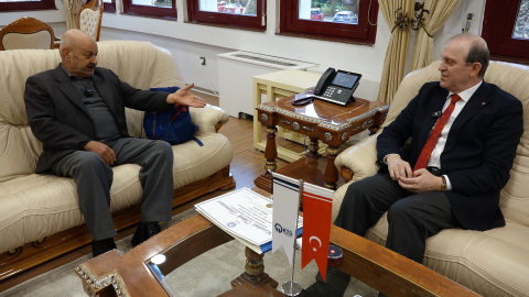 Rektörden 77 yaşında üniversiteden mezun olan arzuhalciye özel davet