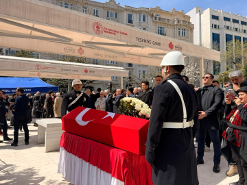 Eski TBMM Başkanı Hüsamettin Cindoruk son yolculuğuna uğurlandı / Geniş haber