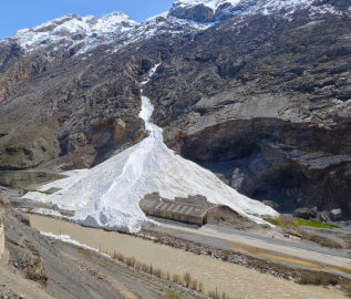 Hakkari'de dağdan düşen çığ, Zap Suyu'nun önünü kesti/Ek fotoğraflar