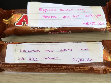 Ortaokul öğrencilerinden ilkokul öğretmenlerine çikolatalı hediye