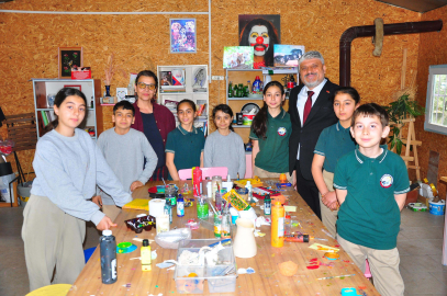 Köy okulunda geri dönüşümle sanat ve müzik eğitim