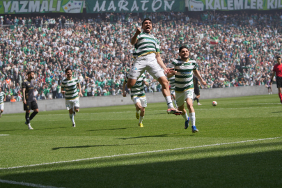 Şampiyonluğunu ilan eden Bursaspor 1'inci Lig'e yükseldi