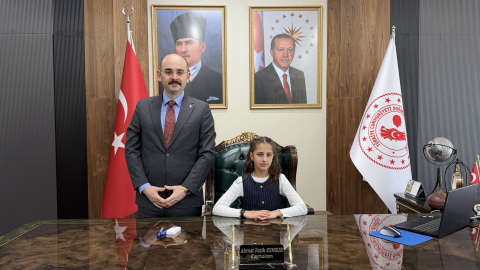 Kaymakam koltuğuna oturan Zeynep: Okullarımızda şiddetin gölgesi değil, sevginin ışığı olsun