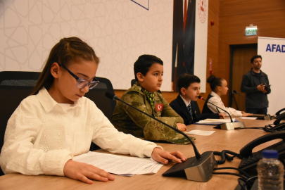 İzmir'de 'afeti' çocuklar yönetti/Ek fotoğraflar