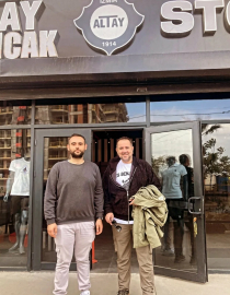 Altay'dan Ata Demirer'e jest