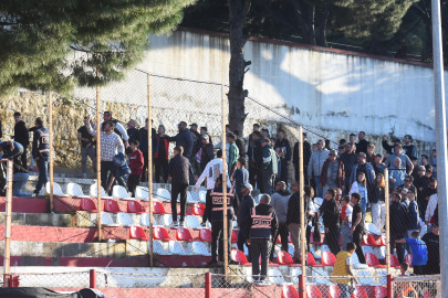 Ayvalık’ta maç sonu saha karıştı