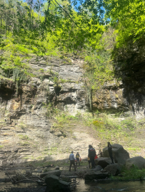 Gezmek için gittiği şelalede başına kaya parçası düşen Ogün hayatını kaybetti