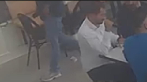 Kafe sahibi, işletmede bulduğu 7 bin lirayı sahibine teslim etti