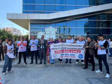 Bayraklı Belediyesi'nde memurların eylemi sürüyor