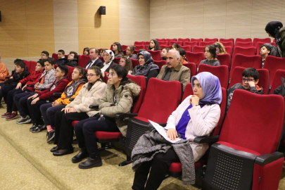 Ulusal Çocuk Sempozyumu’nda 123 öğrenci güncel sorunlarla ilgili 93 bildiri sundu