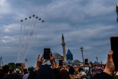 Mevlana'nın Karaman'dan Konya'ya göçü, Türk Yıldızları gösterisiyle kutlandı