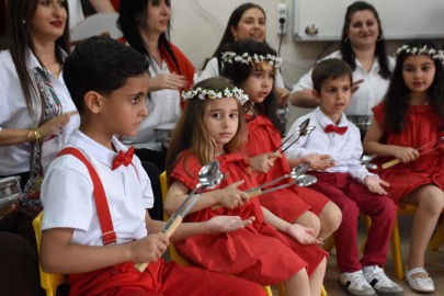 Anneler Günü hediyesi olarak çocuklarıyla aynı ritimde buluştular / Ek fotoğraflar