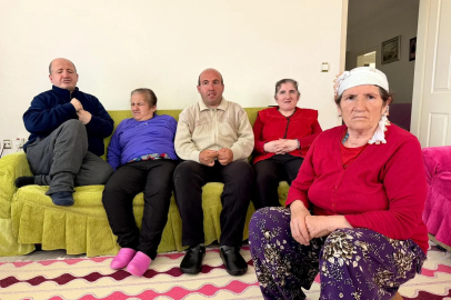 Hani anne, 50 yıldır engelli 4 çocuğuna bakıyor