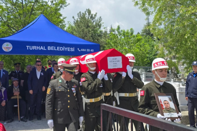 Şehit askerin cenazesi, ailesinin isteği üzerine 14 yıl sonra İstanbul'a nakledildi