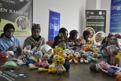 Üniversitelilerin ördüğü amigurumi bebekler, kanser hastası çocuklara hediye edilecek