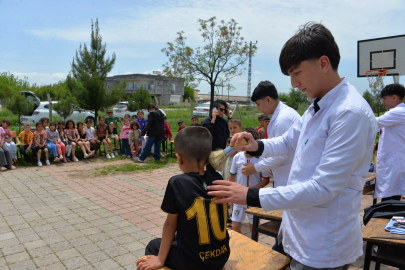 Meslek lisesi öğrencileri kırsalda çocukları bayrama hazırlıyor / Ek fotoğraflar