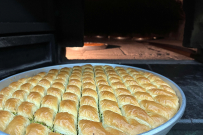 Baklava ustaları 24 saat bayram mesaisinde