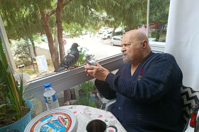 90 yaşında 2 bacağı protez ama beslediği güvercin ‘Sakat’ için oğlunun yanına gitmiyor