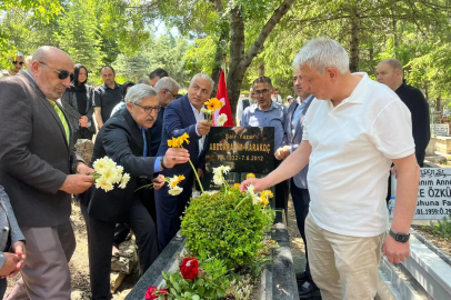 Şair ve yazar Abdurrahim Karakoç, vefatının 14'üncü yıl dönümünde kabri başında anıldı