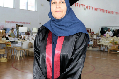 56 yaşında lise diploması alıp kep attı; hedefi üniversite
