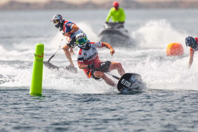 Motosurf heyecanı Çeşme'de başlıyor