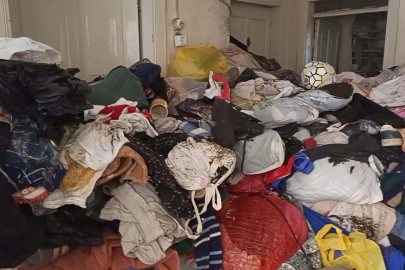 Daha önce 6 kez temizlenen evden yine 6 kamyon çöp çıktı