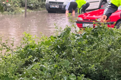 Ankara'da dolu ve sağanak hayatı olumsuz etkiledi (2)