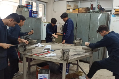 İskenderun Endüstri Meslek Lisesi’nde öğrenciler son teknoloji ile üretim yapıyor