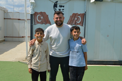 Konteyner kentte eğitim gören depremzede öğrencilerinin İstanbul hayalini gerçekleştirdi