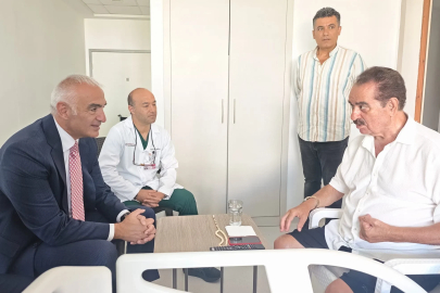Bakan Ersoy'dan hastanede tedavi gören İbrahim Tatlıses'e ziyaret
