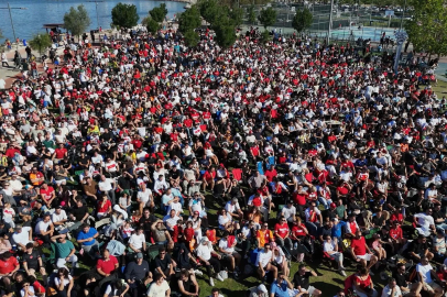 İzmir'de milli heyecan yine meydanlarda yaşanacak